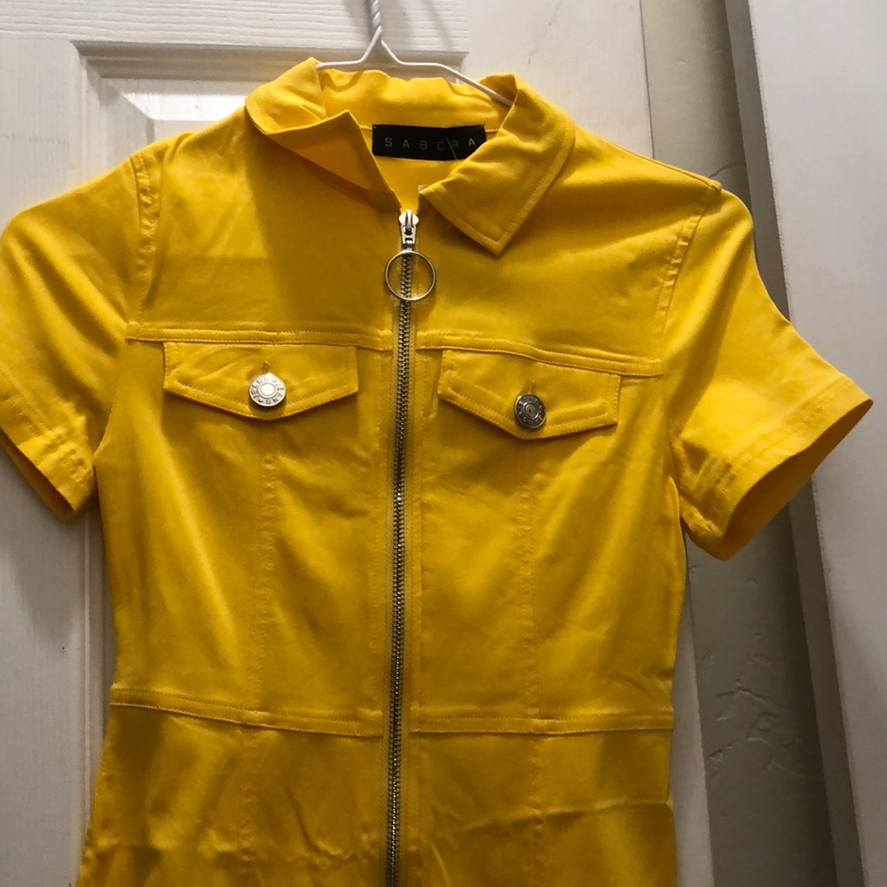 Cute yellow dress 🍋☀️✨